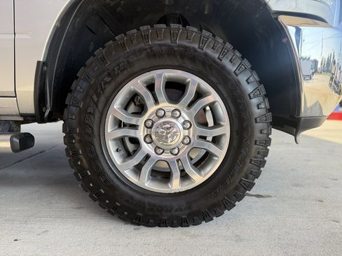 Used 2013 RAM 2500 Tradesman w/ Chrome Appearance Group image 9