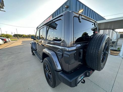 Used 2019 Jeep Wrangler Unlimited Sahara AWD/4WD image 3