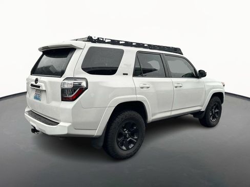 Used 2020 Toyota 4Runner SR5 image 3