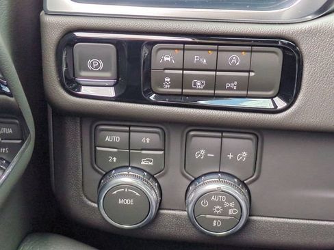 New 2026 GMC Yukon XL Denali AWD/4WD image 17
