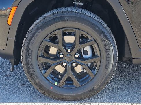 New 2026 Jeep Grand Cherokee Altitude AWD/4WD image 9