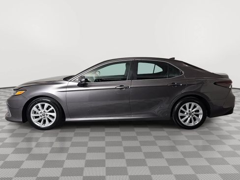 Used 2022 Toyota Camry LE FWD image 5