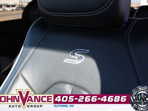 Used 2025 Chrysler Pacifica Limited image 29