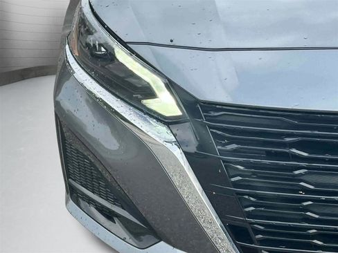 Used 2025 Nissan Altima 2.5 SV FWD image 5