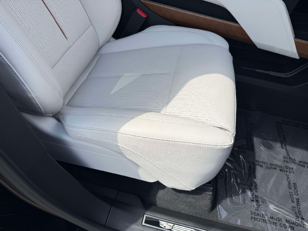 Certified 2026 Cadillac Vistiq Luxury AWD/4WD image 15