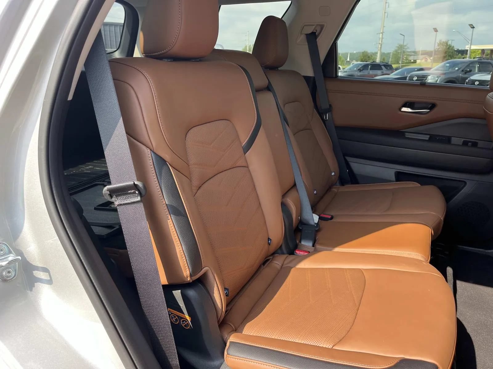 Used 2025 Nissan Pathfinder Platinum w/ Cargo Package FWD image 25