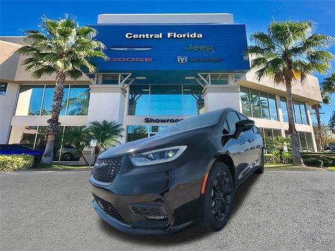 New 2026 Chrysler Pacifica Select w/ S Appearance Package image 9