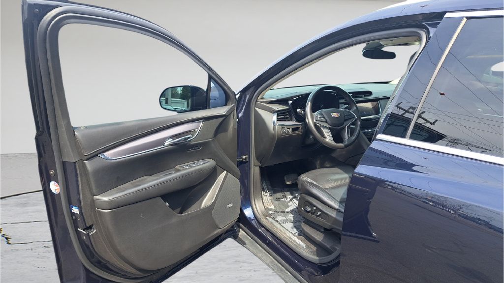 Used 2017 Cadillac XT5 Premium Luxury AWD/4WD image 9