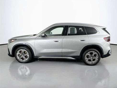 Used 2025 BMW X1 xDrive28i AWD/4WD image 3