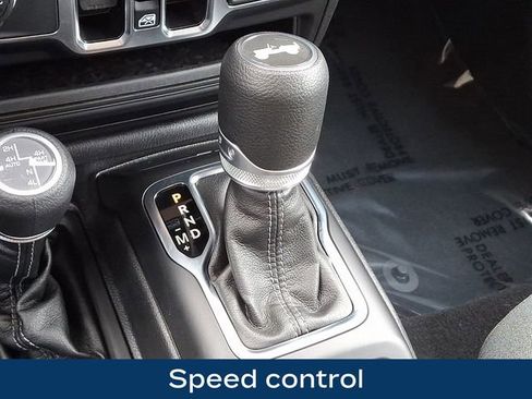 Used 2025 Jeep Wrangler Unlimited Sahara image 17