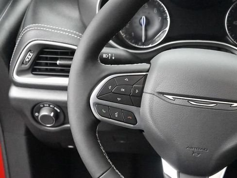 New 2027 Chrysler Pacifica Select w/ Family Tech Group AWD/4WD image 30