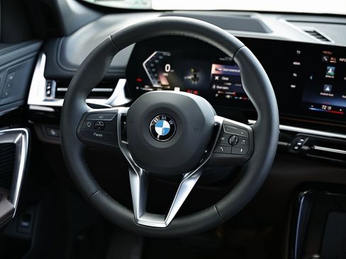 Used 2025 BMW X1 xDrive28i w/ Technology Package image 27