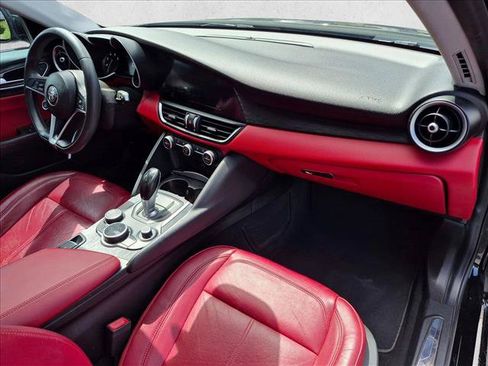 Used 2018 Alfa Romeo Giulia RWD image 22