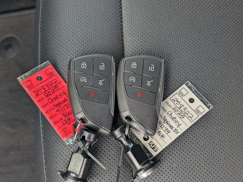 Used 2025 Chevrolet Equinox EV RS FWD image 38