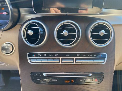 Used 2019 Mercedes-Benz GLC 300 4MATIC w/ Premium Package image 15