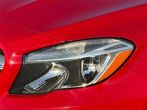 Used 2016 Mercedes-Benz GLA 250 4MATIC image 4