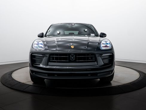 Certified 2025 Porsche Macan AWD/4WD image 10