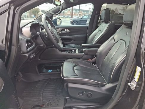 Used 2021 Chrysler Pacifica Limited w/ S Appearance Package image 15
