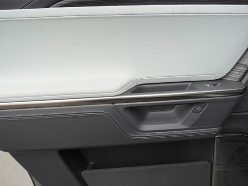 Used 2025 Rivian R1S Adventure AWD/4WD image 28