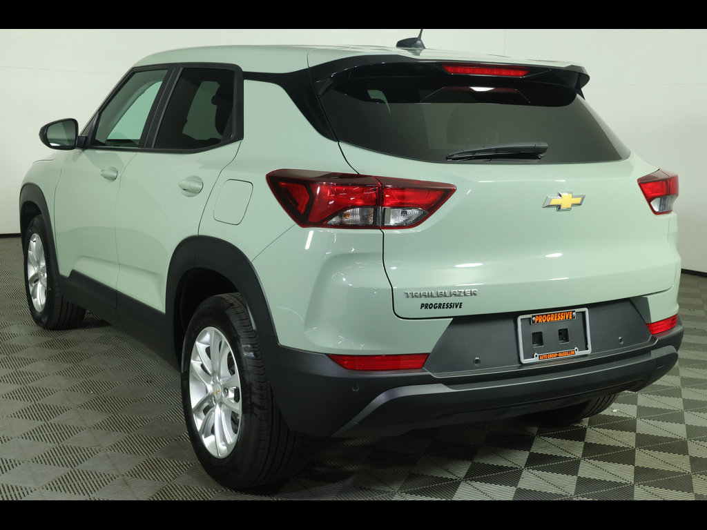 Used 2025 Chevrolet TrailBlazer LS w/ LS Convenience Package FWD image 16