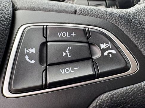 Used 2018 Ford Escape Titanium w/ Ford Safe & Smart Package image 8