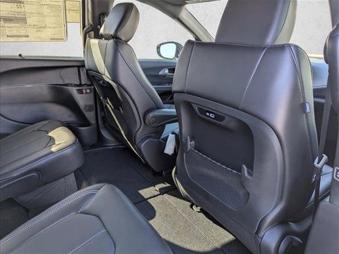 New 2026 Chrysler Pacifica Select FWD image 29
