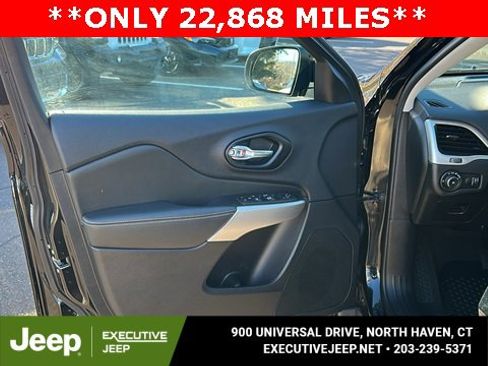 Used 2022 Jeep Cherokee Latitude w/ Sun & Sound Group image 8