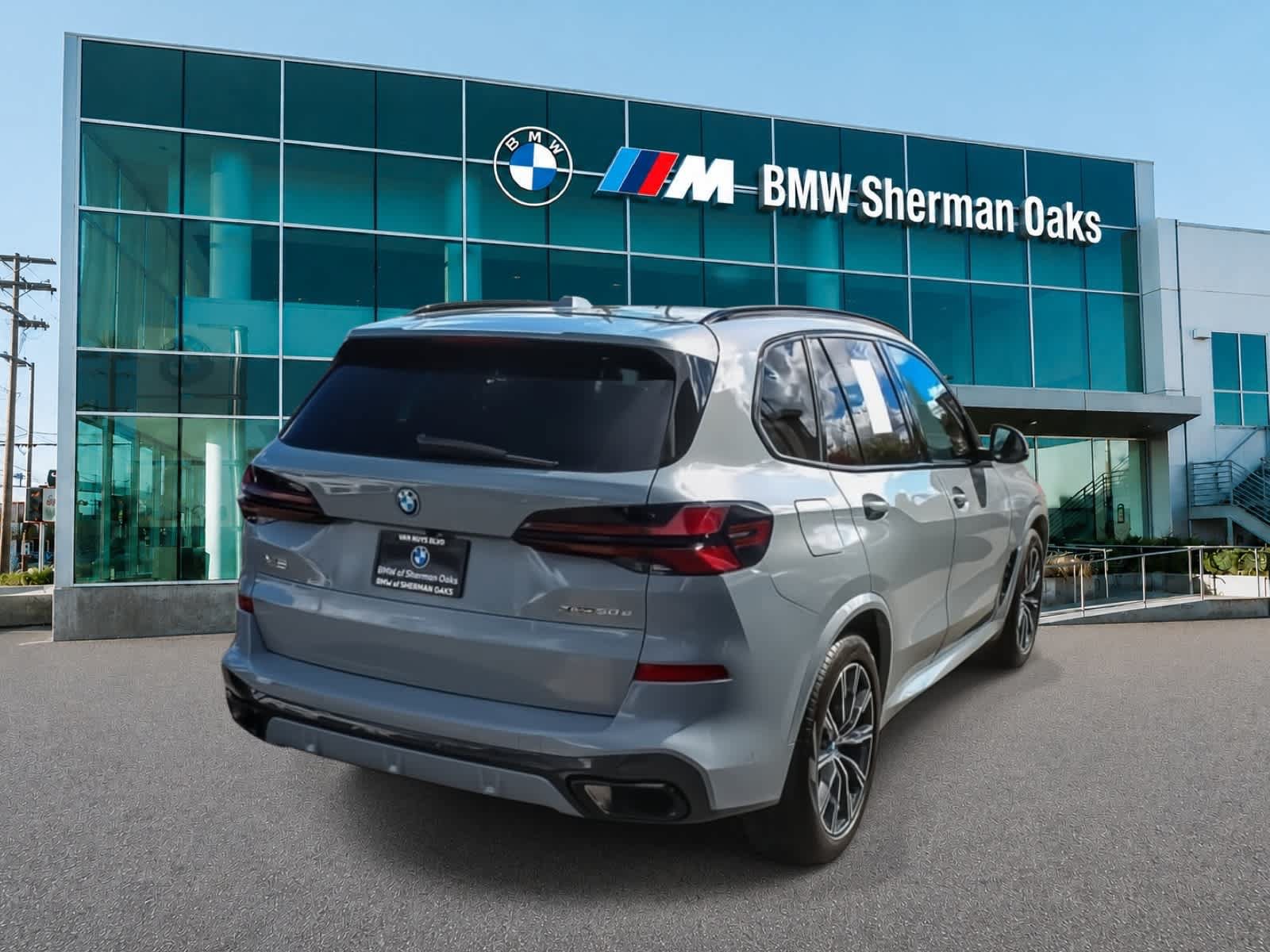 Used 2026 BMW X5 xDrive50e w/ M Sport Package AWD/4WD image 8