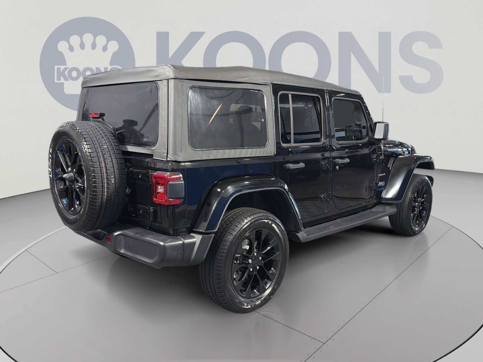 Used 2022 Jeep Wrangler Unlimited Sahara w/ Cold Weather Group AWD/4WD image 5