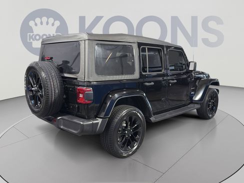 Used 2022 Jeep Wrangler Unlimited Sahara w/ Cold Weather Group AWD/4WD image 5