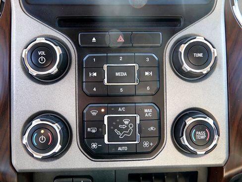 Used 2014 Ford F250 Lariat w/ Chrome Package image 29