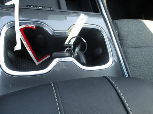 Used 2025 GMC Acadia Elevation image 22