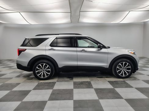 Used 2020 Ford Explorer ST image 11