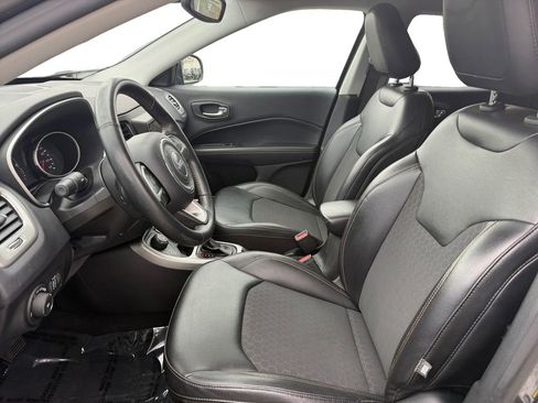 Used 2019 Jeep Compass Latitude image 9