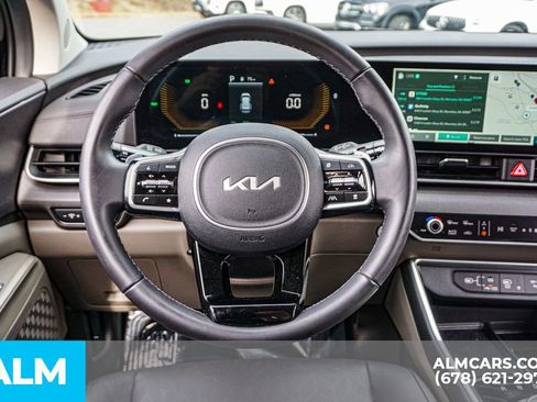 Used 2025 Kia Carnival EX image 30