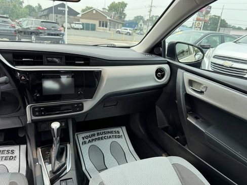 Used 2018 Toyota Corolla LE w/ Carpet Mat Package (TMS) FWD image 12