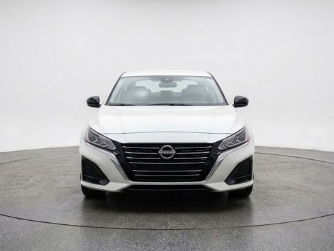 Used 2025 Nissan Altima 2.5 SV image 2