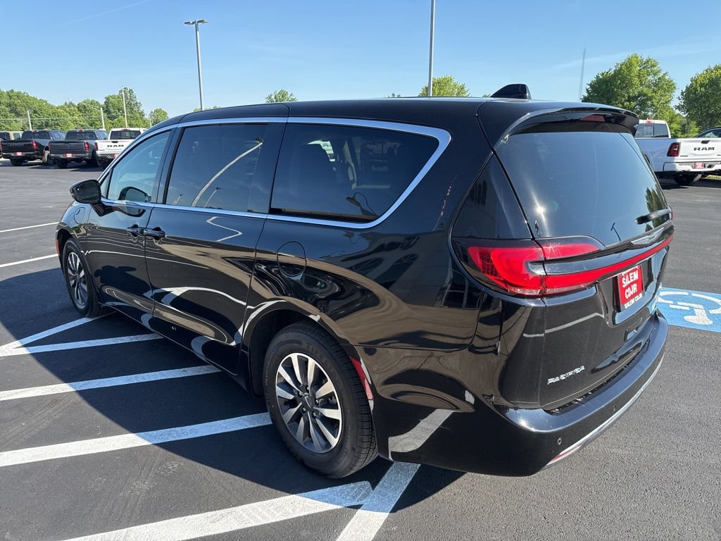Used 2024 Chrysler Pacifica Limited FWD image 6