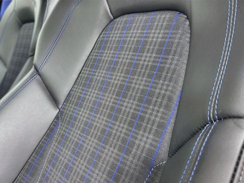 Certified 2025 Porsche 911 Carrera RWD image 17
