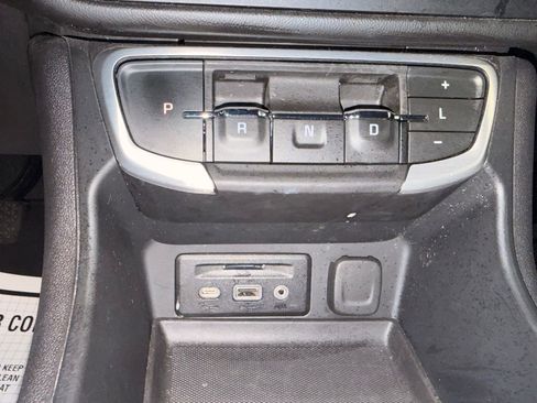 Used 2024 GMC Terrain SLT image 27