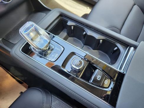 New 2025 Volvo XC90 B5 Core w/ Climate Package image 21