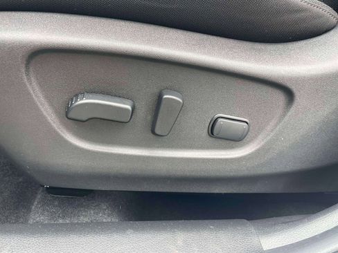 Used 2019 Nissan Rogue SV w/ Premium Package AWD/4WD image 18
