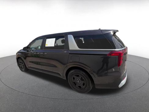 Used 2026 Kia Carnival FWD image 8