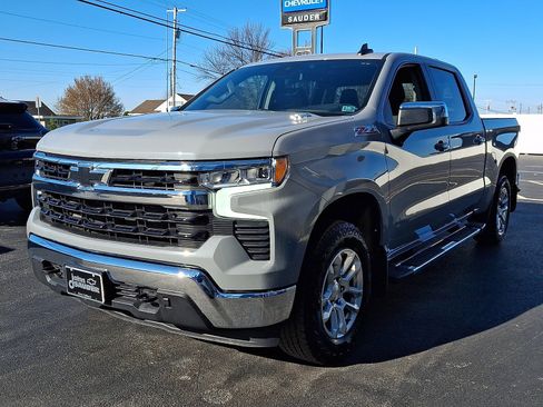 Used 2024 Chevrolet Silverado 1500 LT image 3