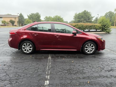 Used 2025 Toyota Corolla LE FWD image 4