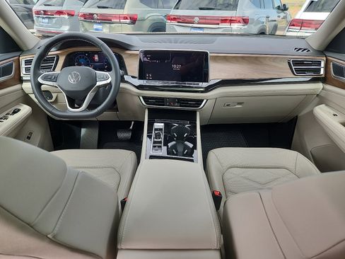 Certified 2026 Volkswagen Atlas SE FWD image 11