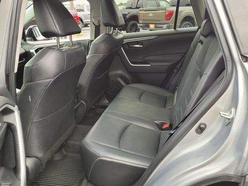 Used 2021 Toyota RAV4 XLE Premium image 6