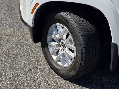 Used 2024 Nissan Frontier SV w/ Technology Package RWD image 27
