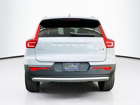 Used 2025 Volvo XC40 B5 Plus image 7