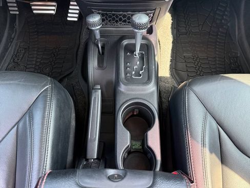 Used 2017 Jeep Wrangler Unlimited Sahara AWD/4WD image 15